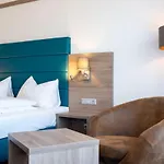 Metropol 4*