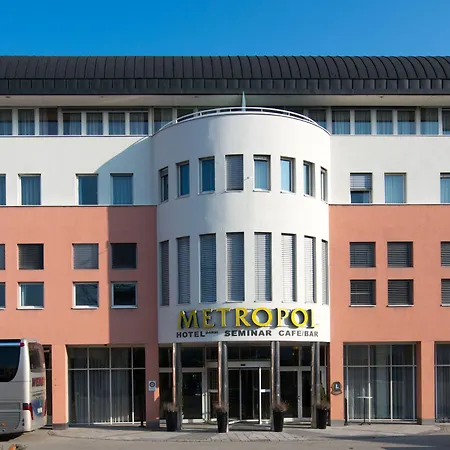 מלון Metropol 4*